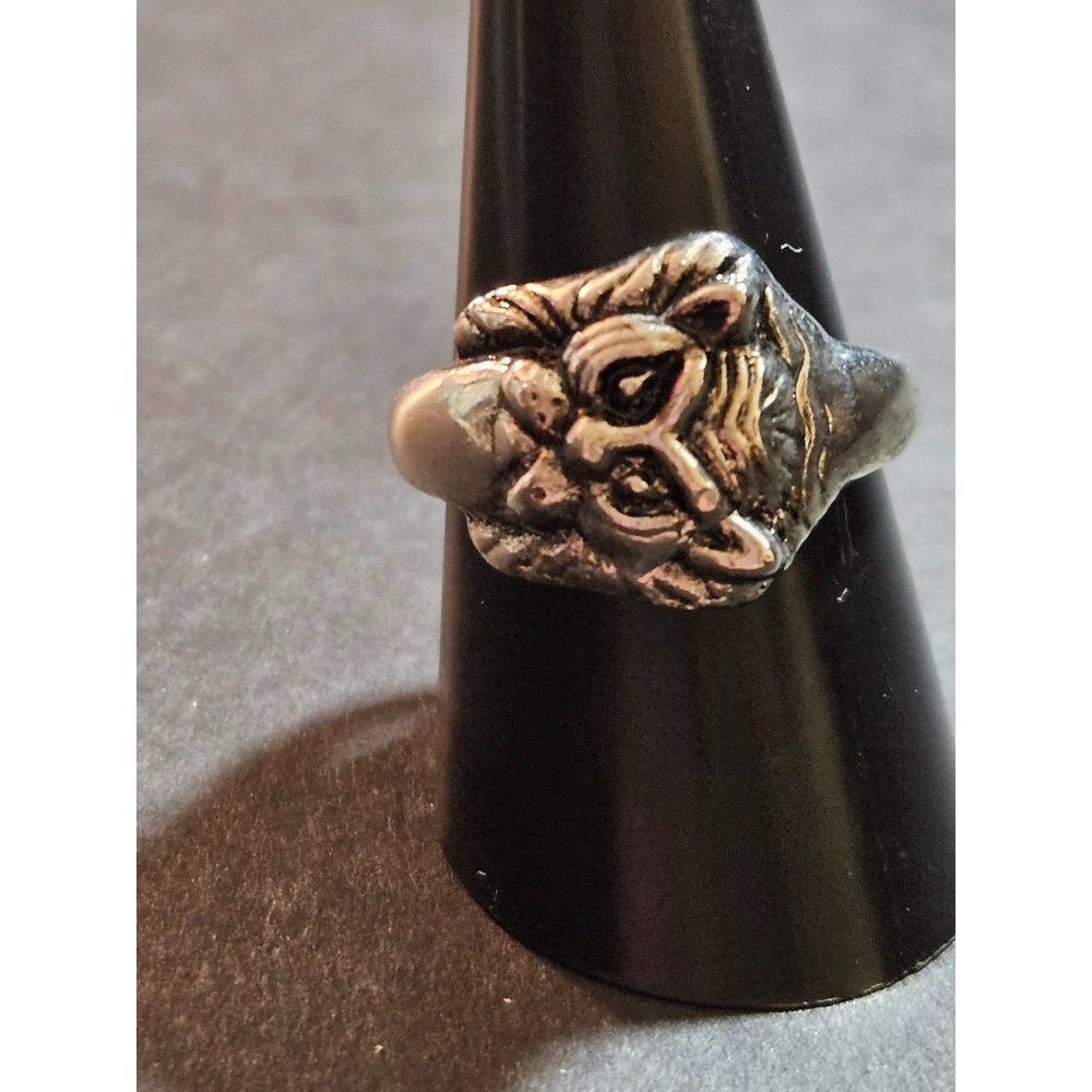 Silver tone lion ring size 9.5